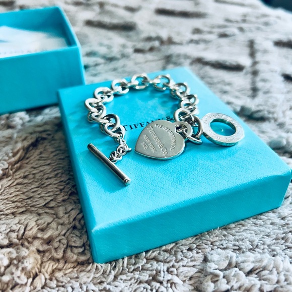 Tiffany & Co. Silver Heart Charm Bracelet with Blue Packaging - Picture 3 of 3